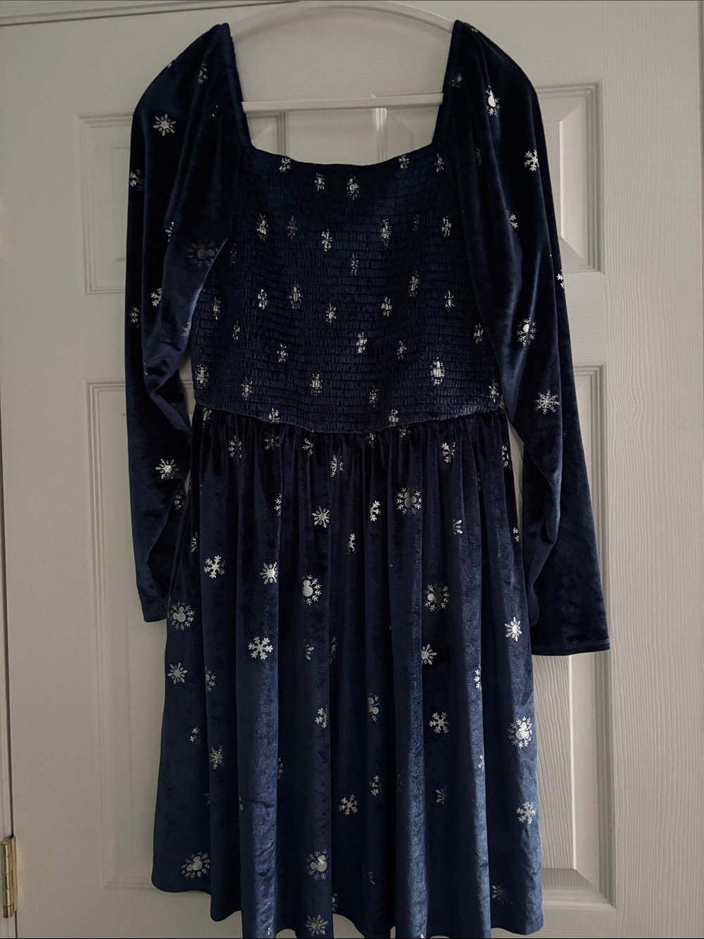 Mickey snowflake dress with pockets!